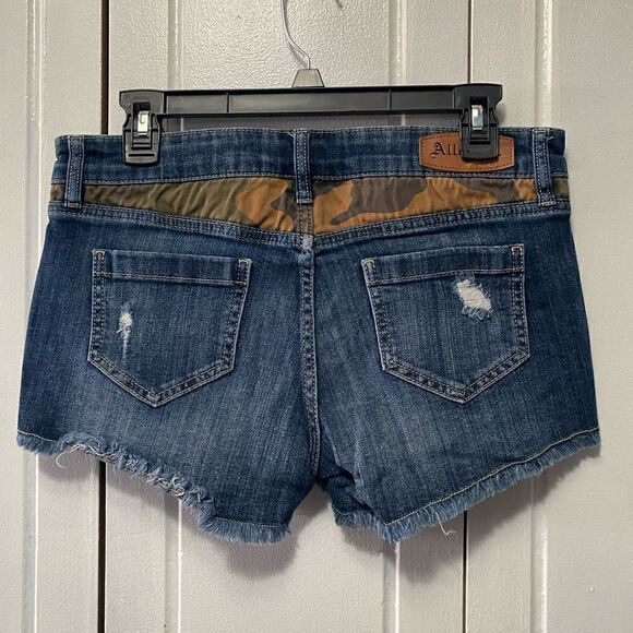 Allen B Camo Denim Cut off Shorts size 6 - Picture 5 of 9